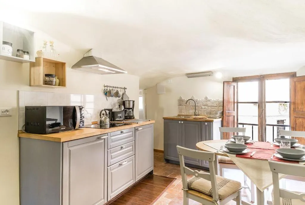 Lyon Apartment Anfiteatro Square, location