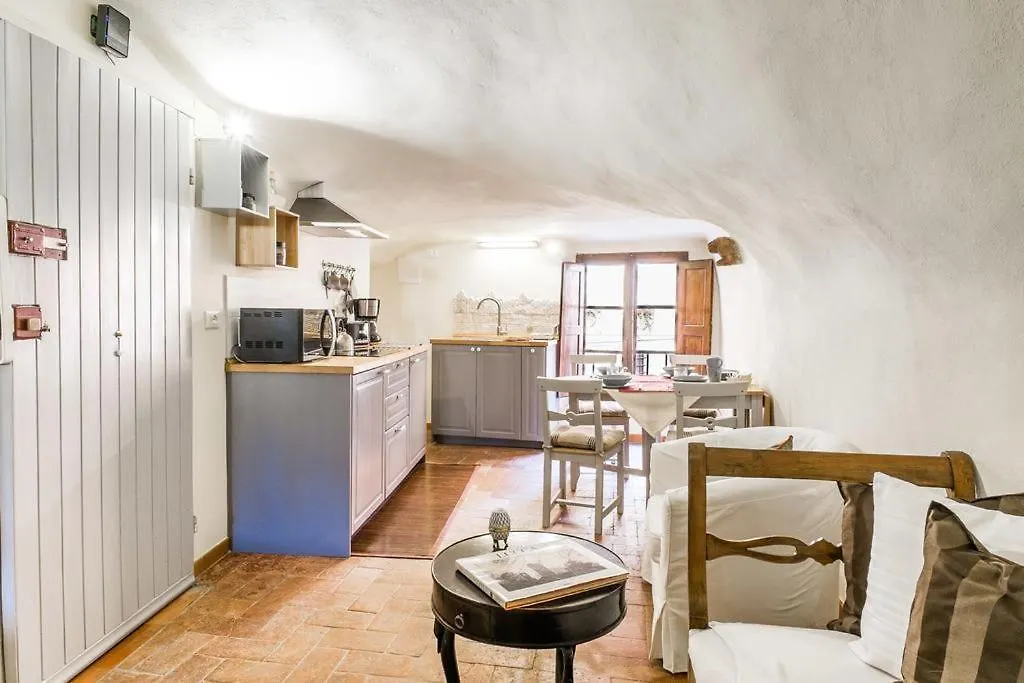 Lyon Apartment Anfiteatro Square, Lucca Italy