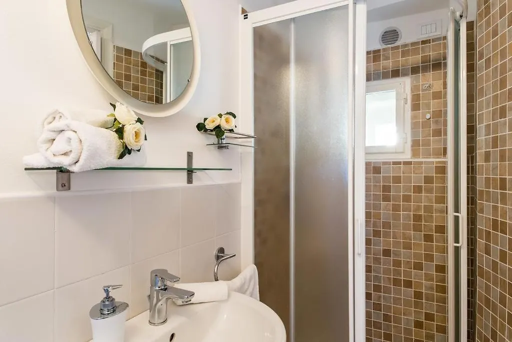 Lyon Apartment Anfiteatro Square, Lucca Italy