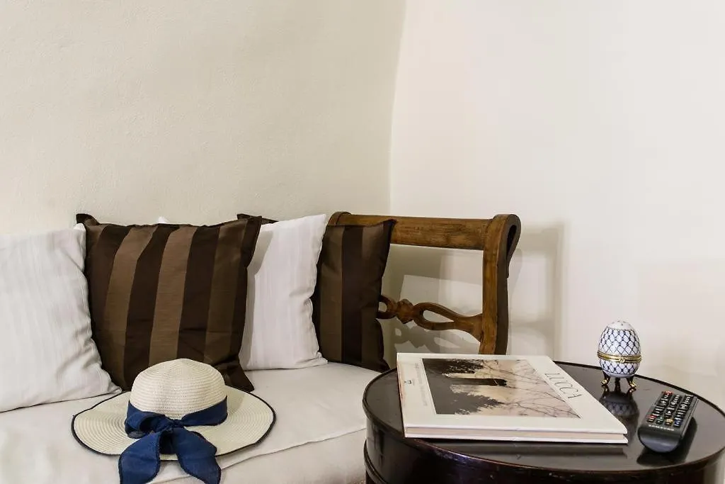 Lyon Apartment Anfiteatro Square, Lucca Italy